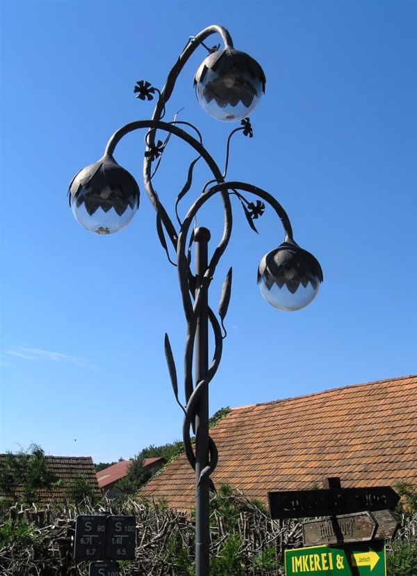 Blumenförmige Außenleuchte