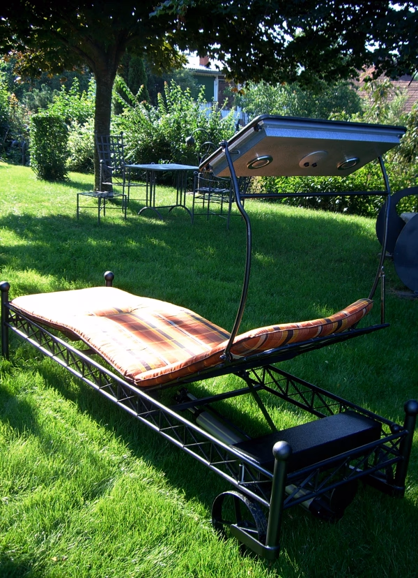 Gartenliege mit verstellbarem Kopfteil
