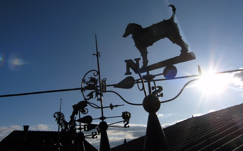 Widderartige Tierfigur als Wetterfahne