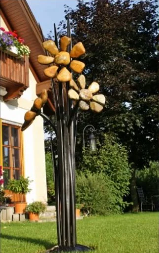 Metallblüten im Garten